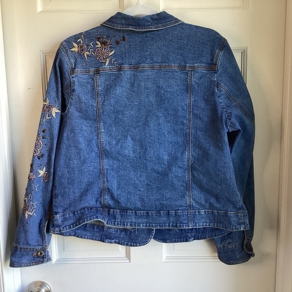 Avenue Jeans Women’s Denim Jacket With Embroidery And Beading. Size 14/16 - Picture 6 of 9